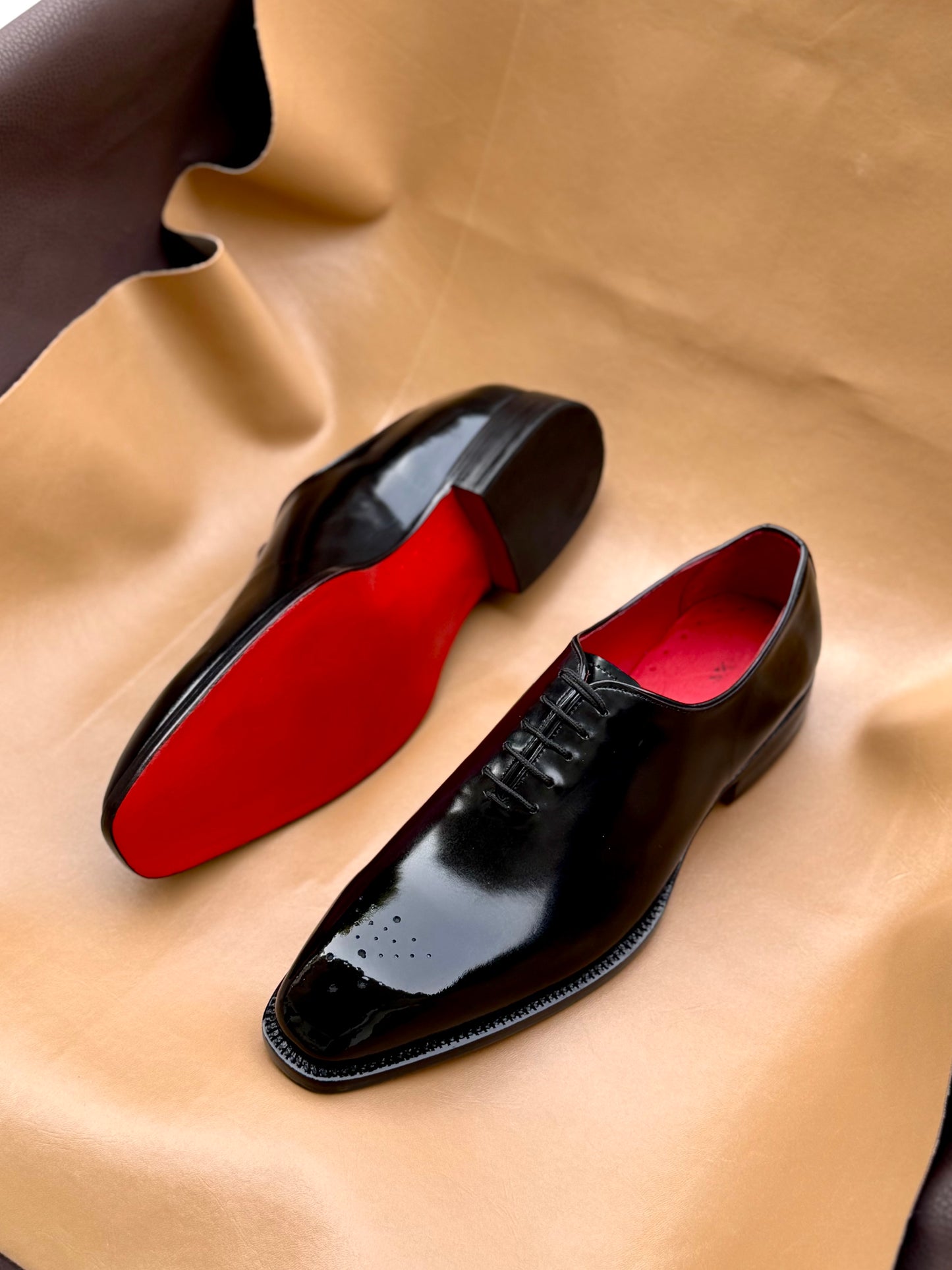 Black whole-cut oxford