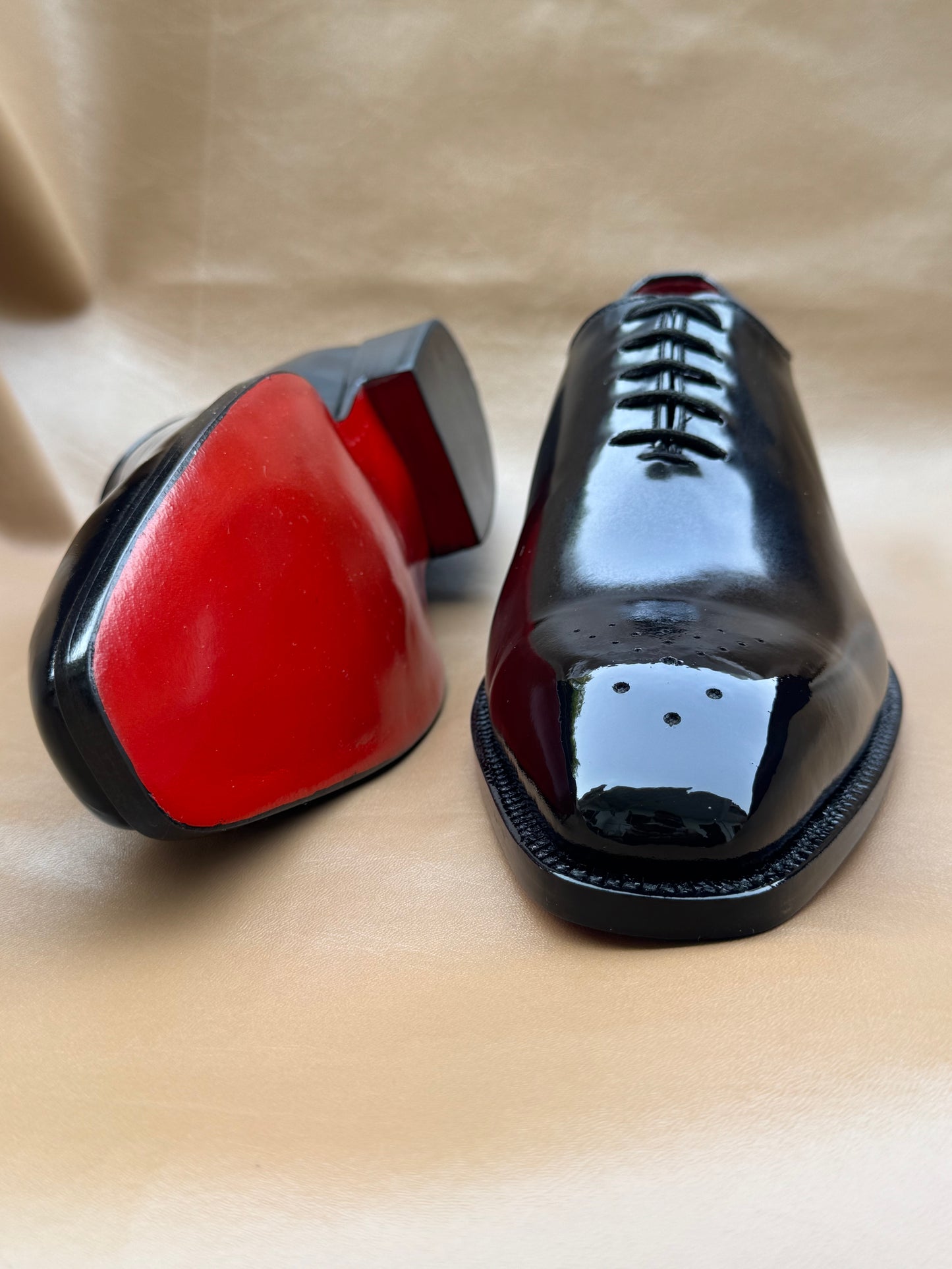 Black whole-cut oxford
