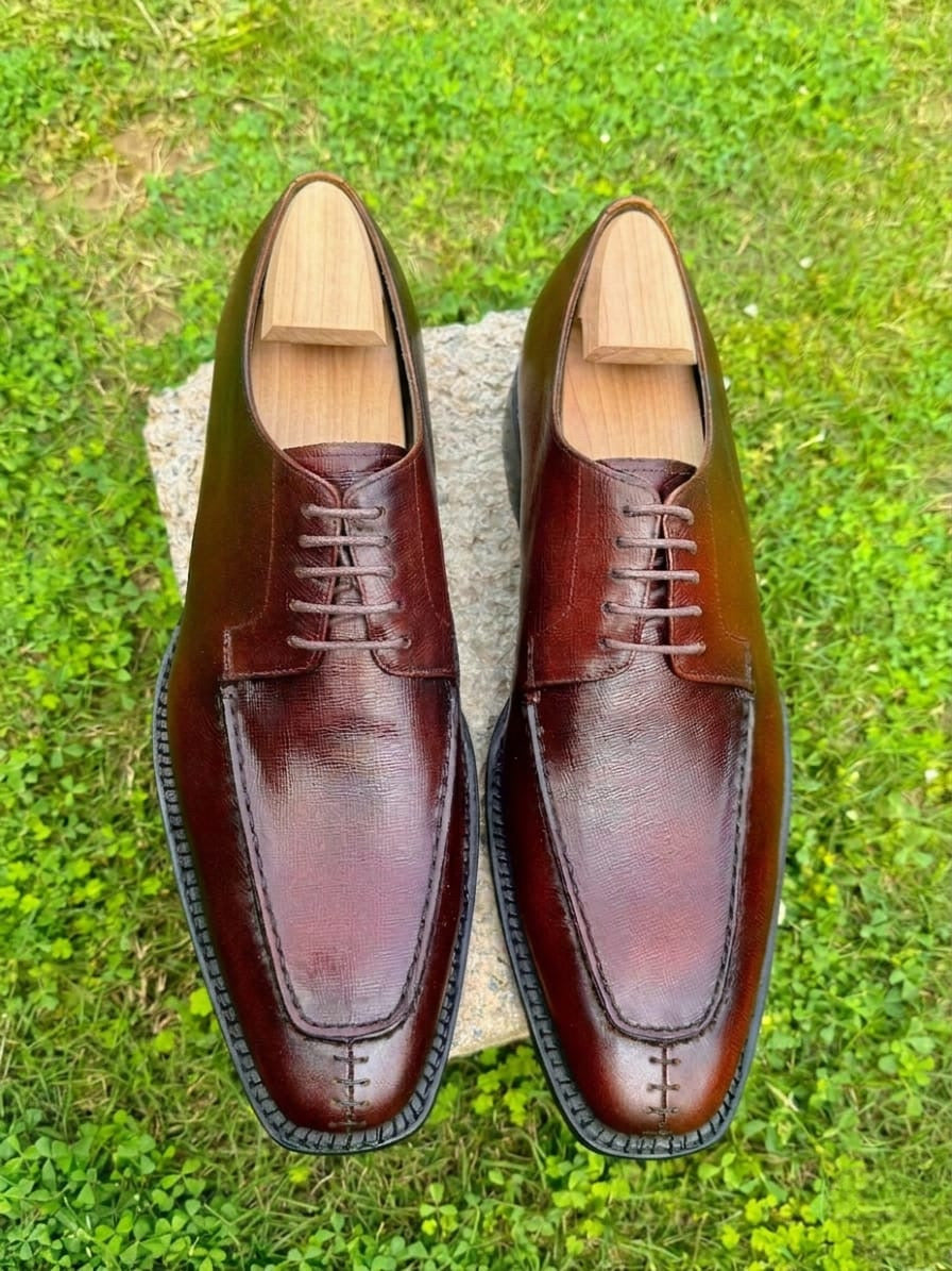 Burgundy hatch grain derby