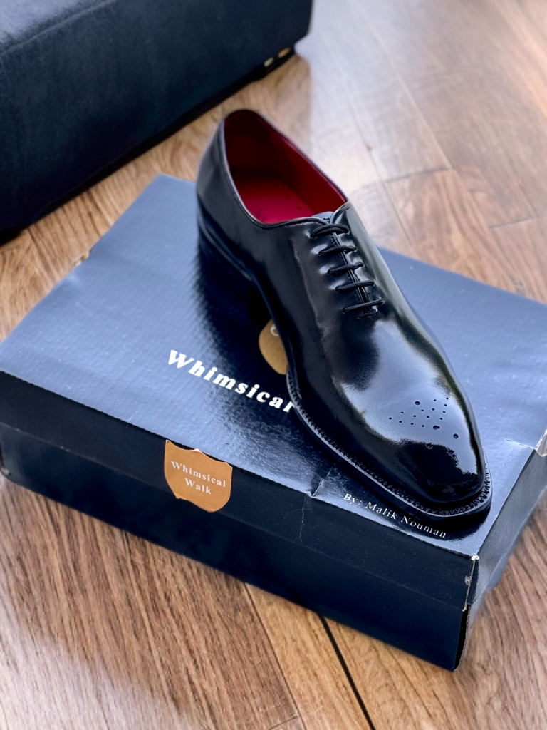 Black whole-cut oxford