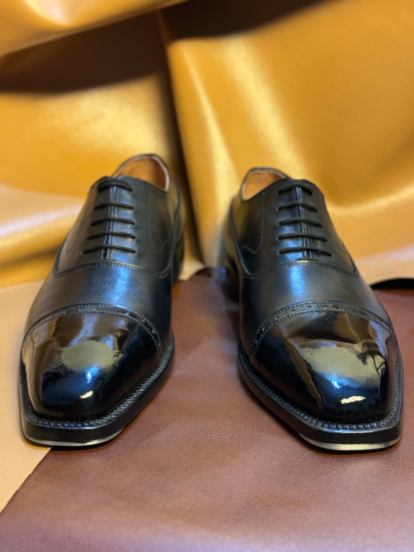 Black captoe oxford