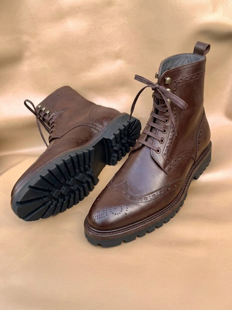 Choco brown wingtip boots