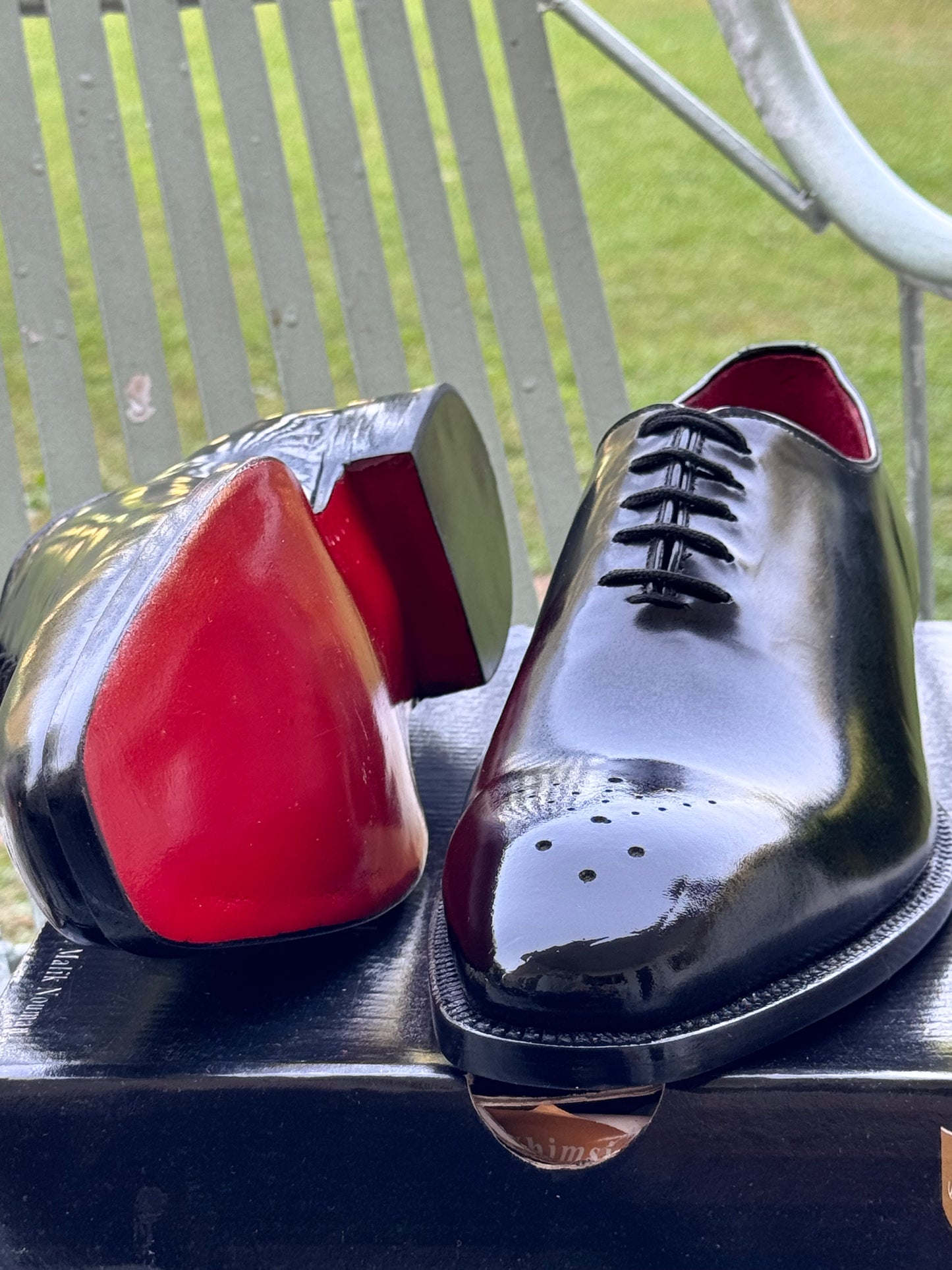 Black whole-cut oxford