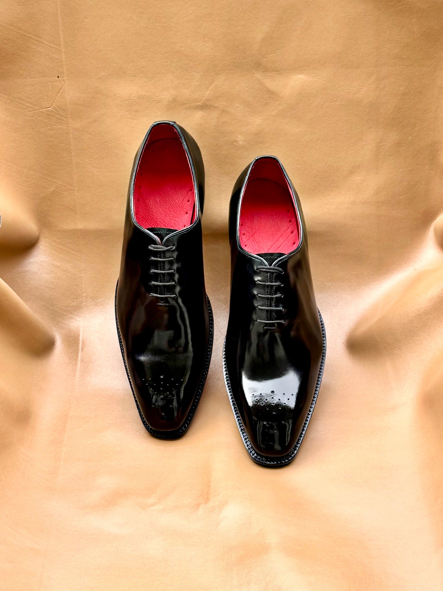 Black whole-cut oxford