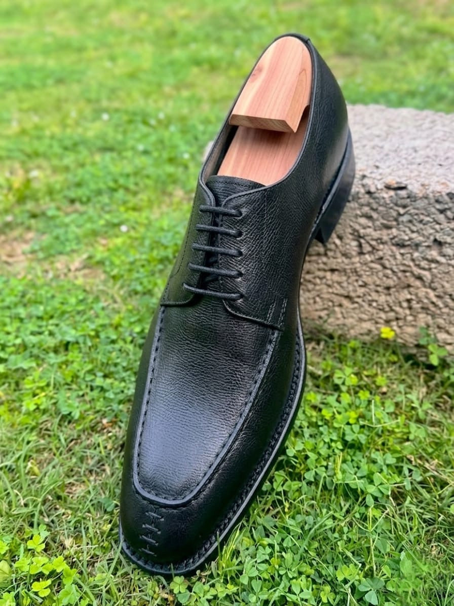 Black split toe derby