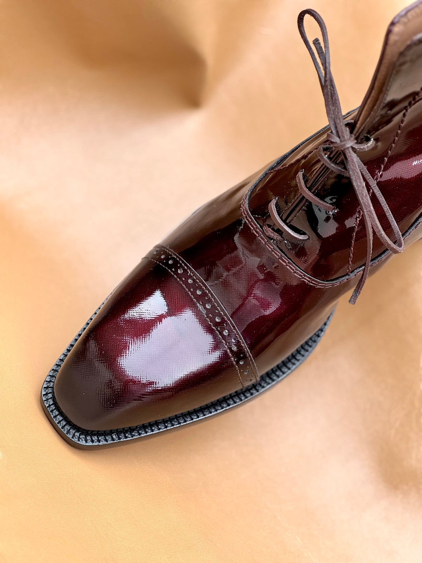 Chiselled toe Oxford boots