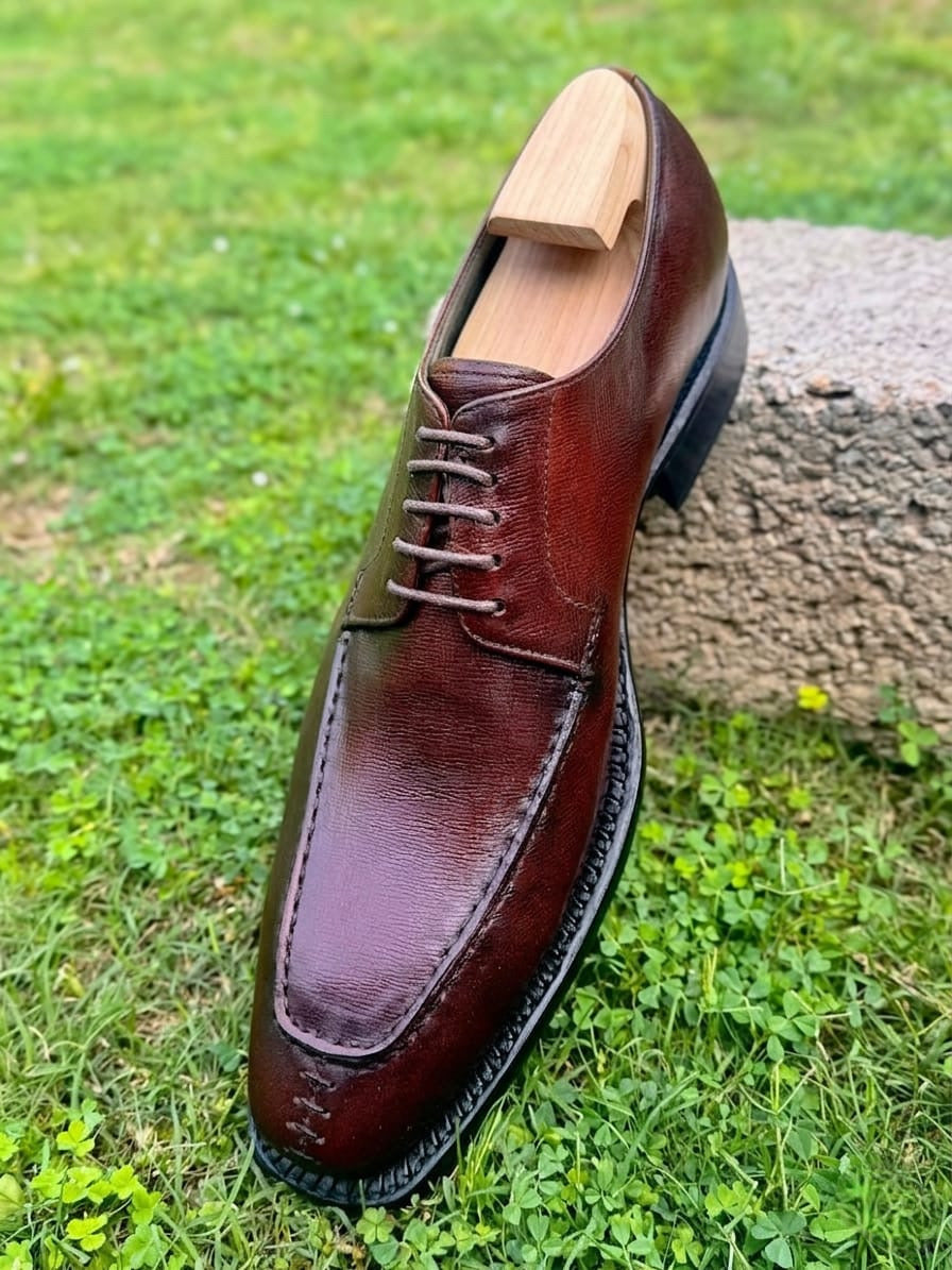 Burgundy hatch grain derby