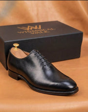 Black whole-cut oxford