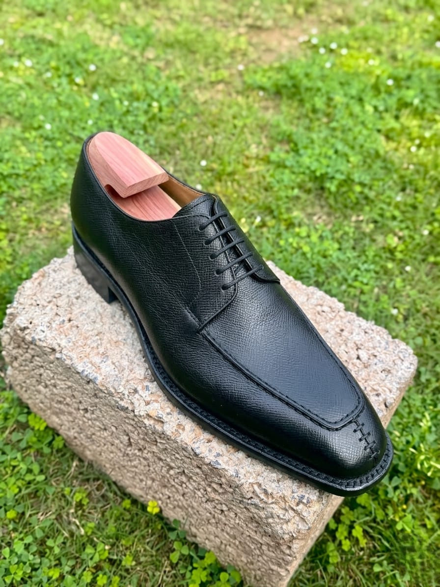 Black split toe derby