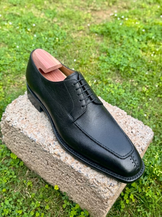 Black split toe derby