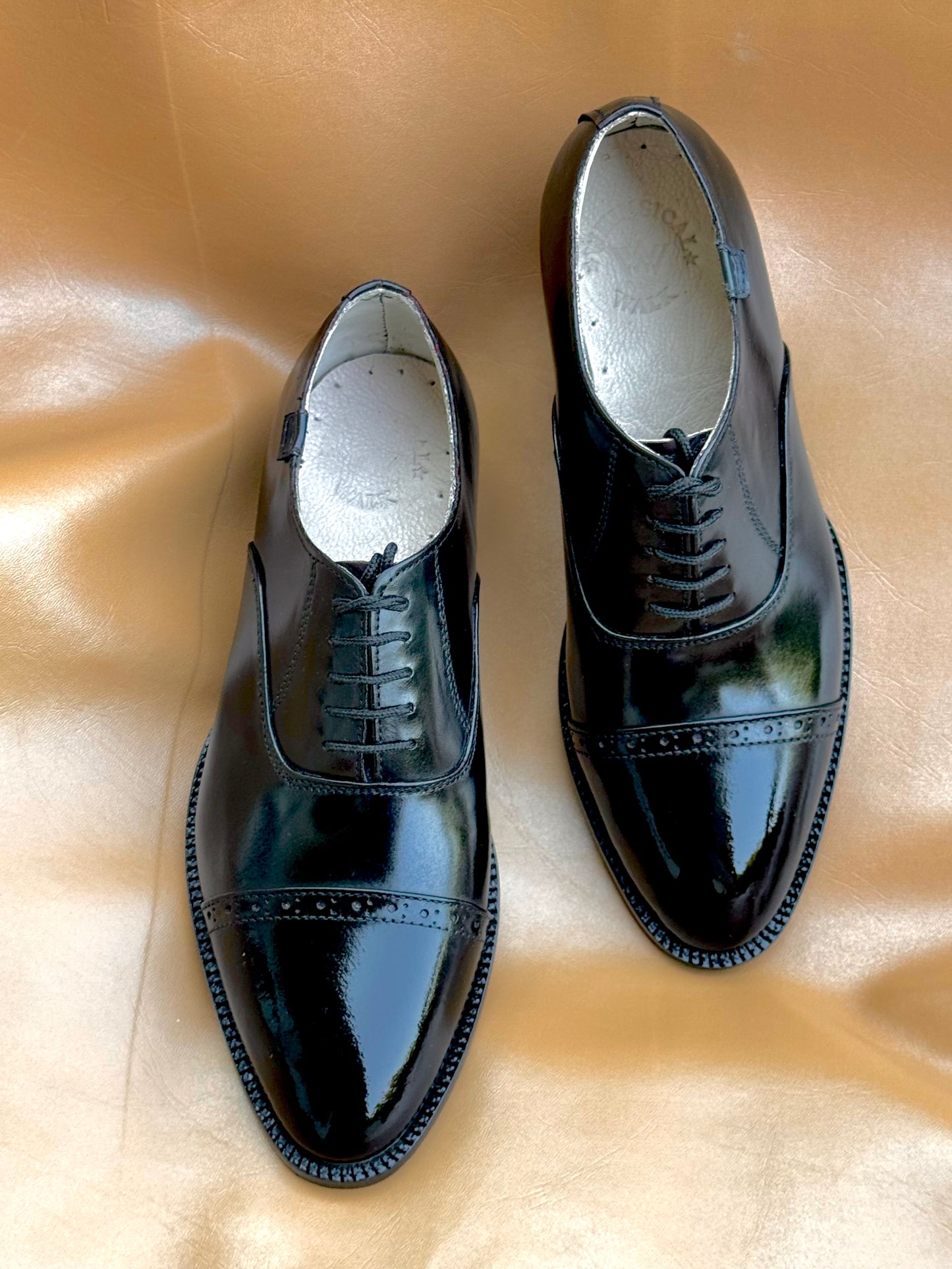 Black captoe oxford A-21