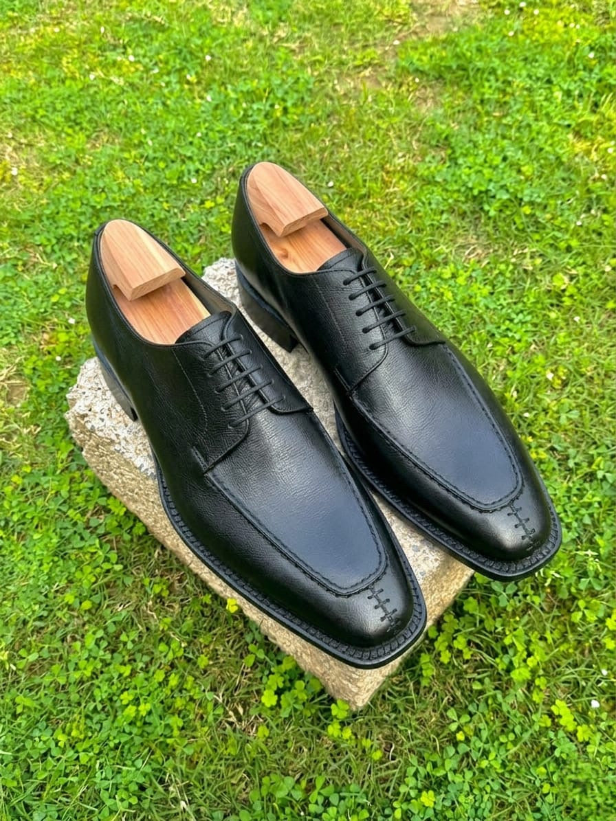 Black split toe derby
