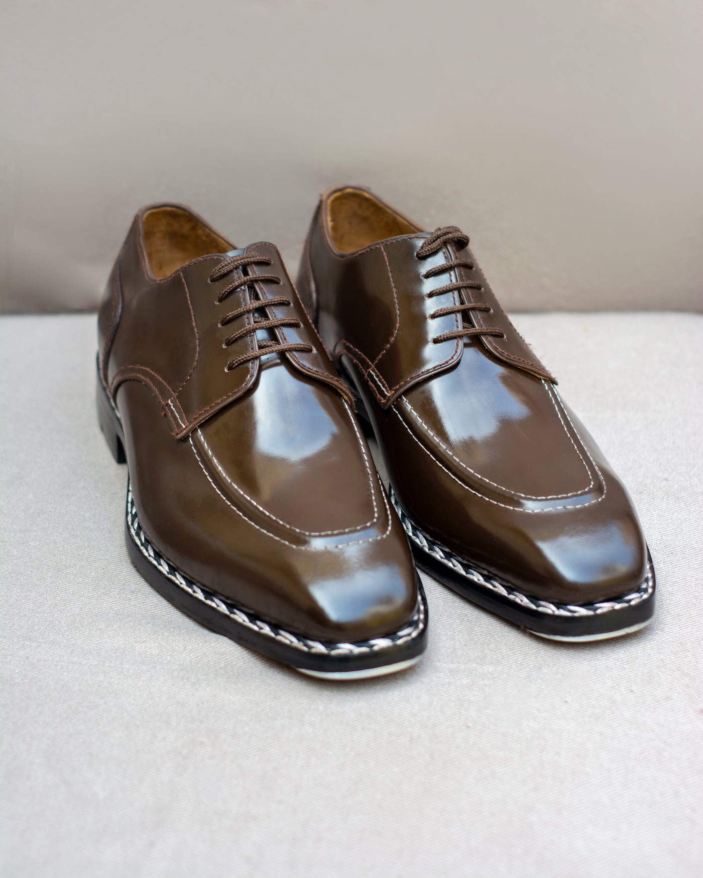 brown norwegian stitch derby shoes with split toe apron, handmade