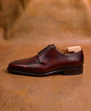 Burgundy hatch grain derby