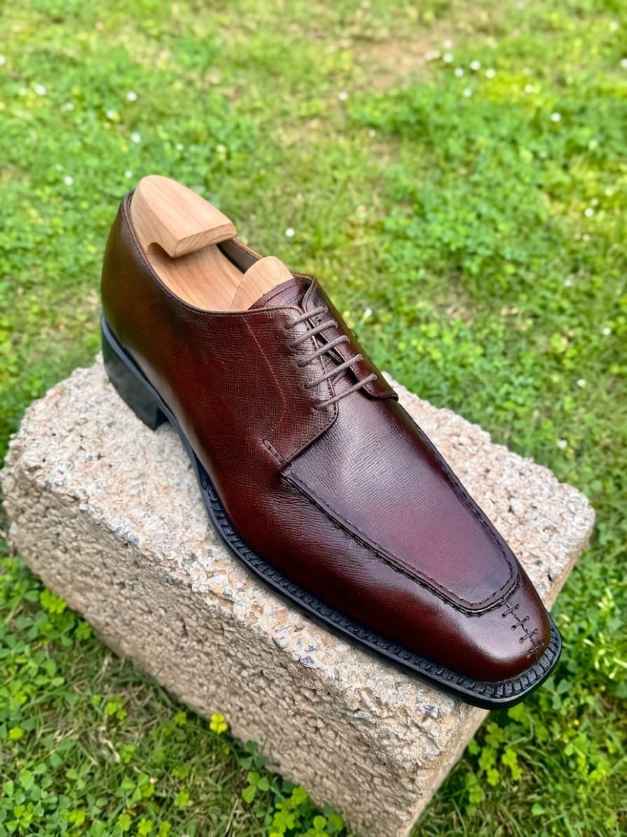 Burgundy hatch grain derby