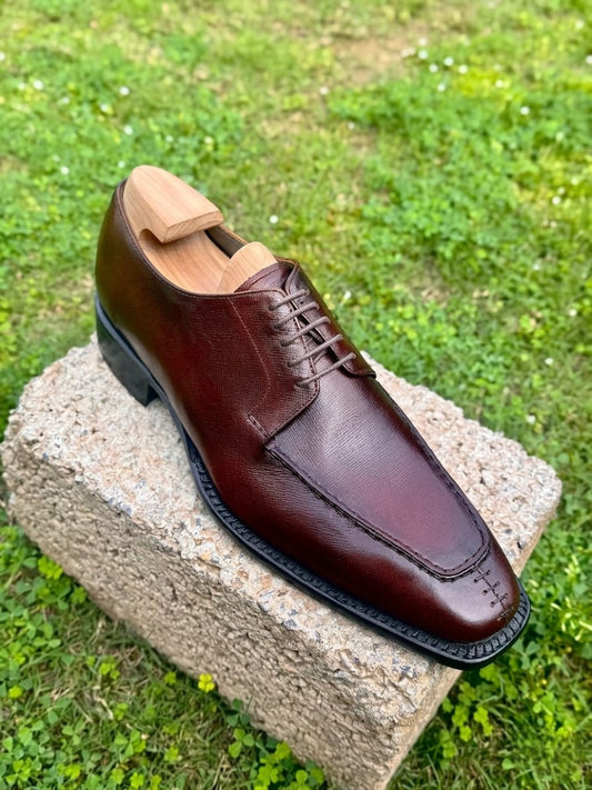 Burgundy hatch grain derby