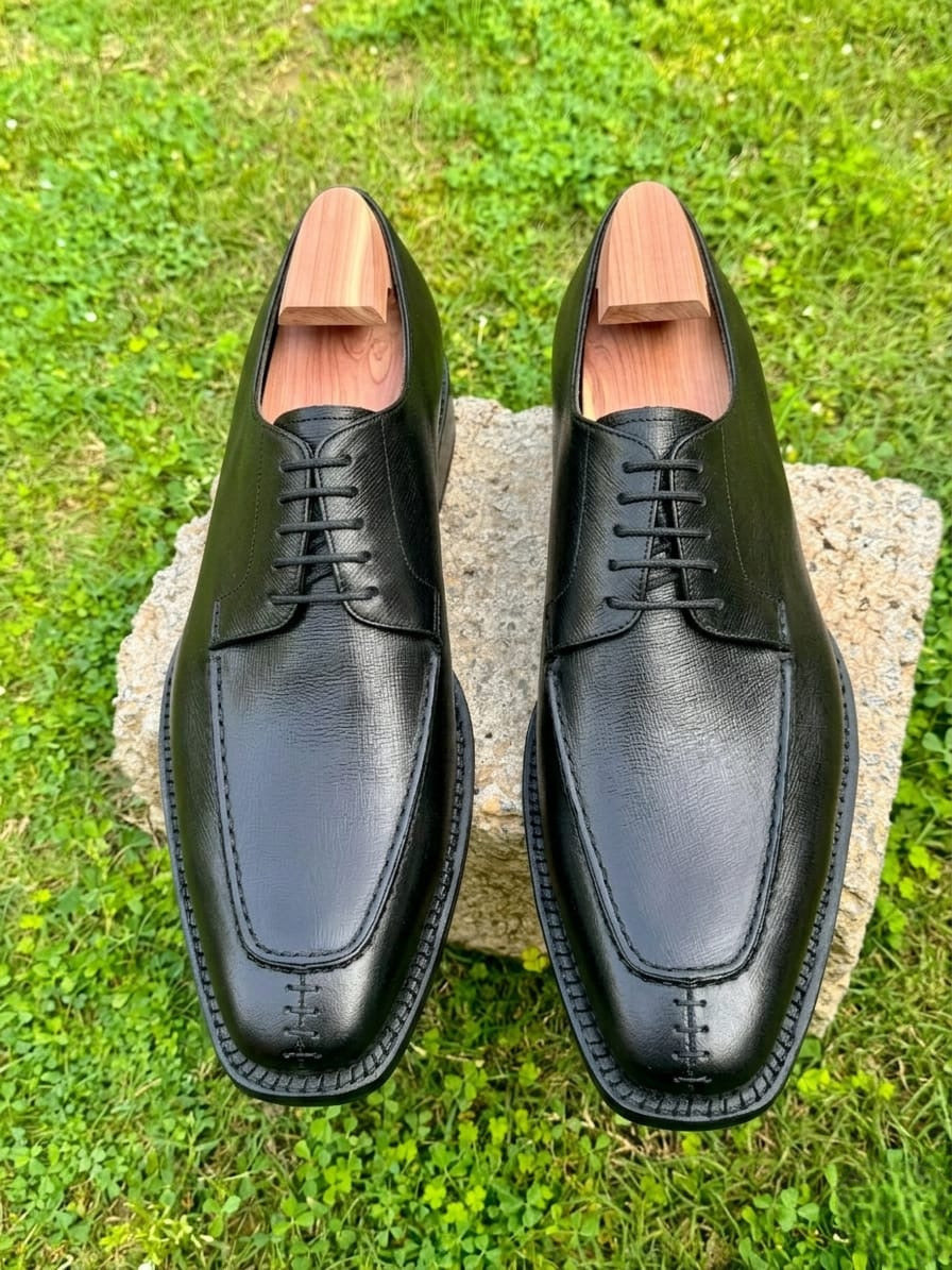 Black split toe derby