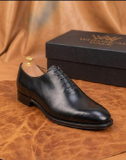 Black whole-cut oxford