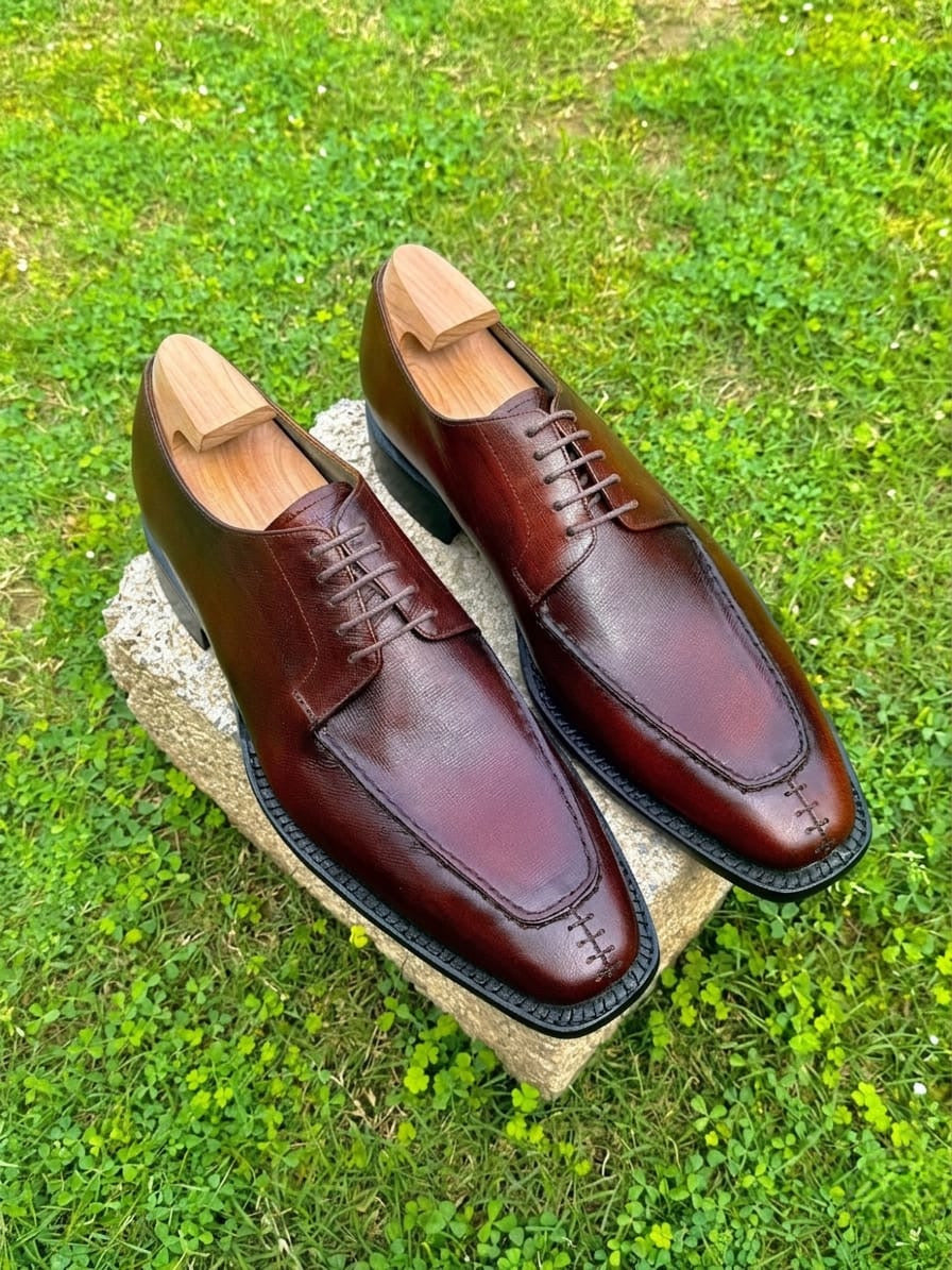 Burgundy hatch grain derby