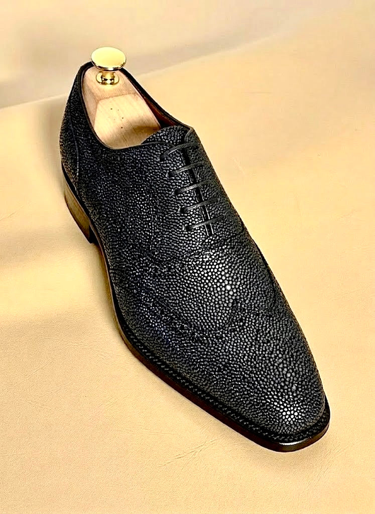 Black stingray wingtip oxford
