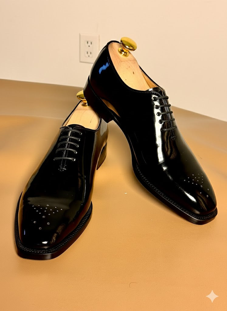 Black whole-cut oxford