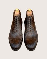 Two eyelet lacing on a brown horsehide chukka