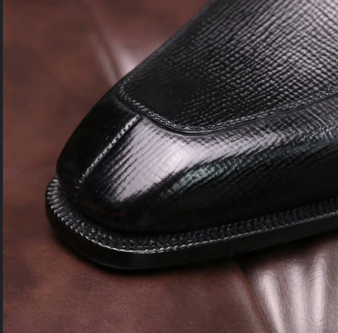 Black split toe derby