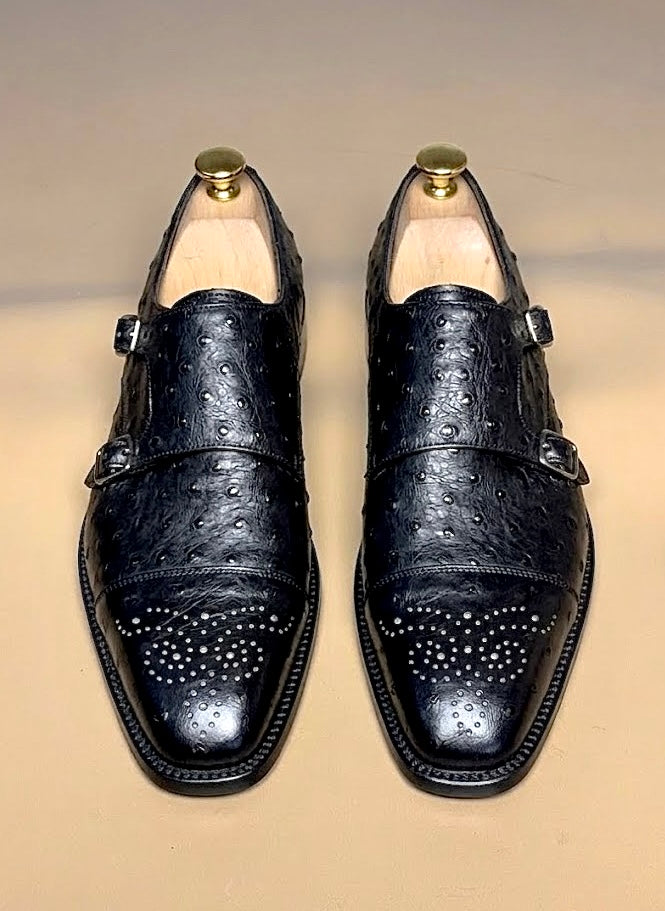 Full quill pattern running unbroken across the vamp of a dark brown ostrich wholecut