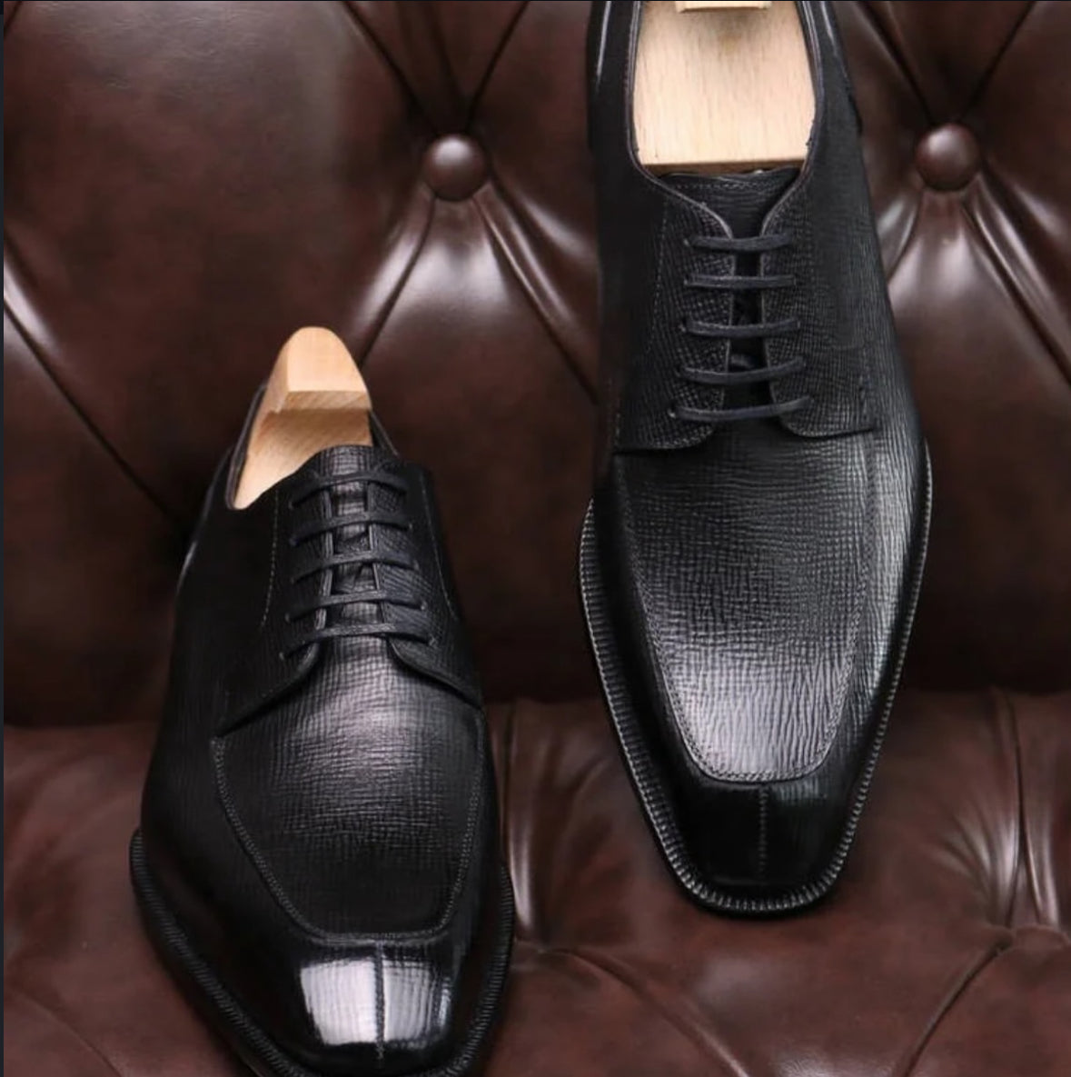 Black split toe derby