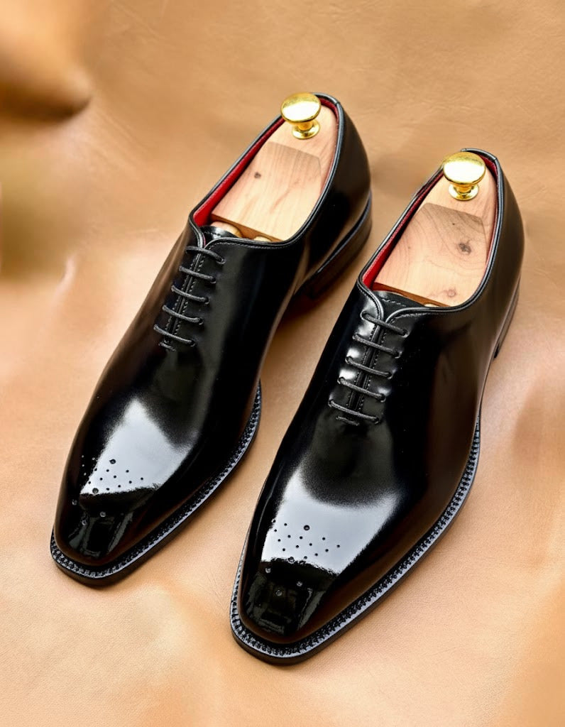 Black whole-cut oxford