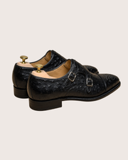 Full quill pattern running unbroken across the vamp of a dark brown ostrich wholecut