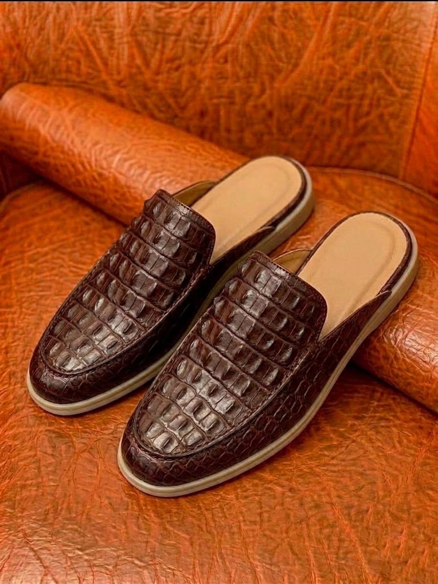 Brown crocodile mule