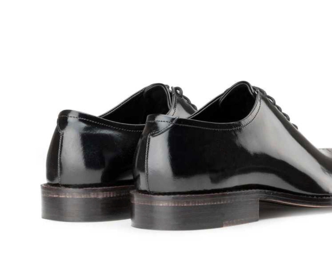 Black medallion plain shoes - Whimsical Walk